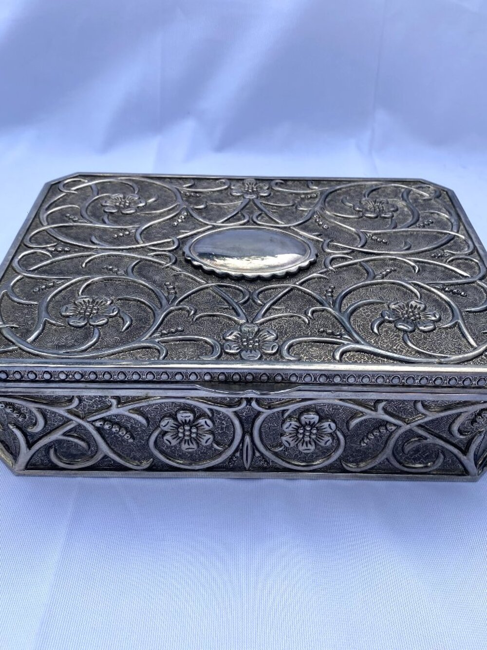 Vintage Godinger Silver Plated Jewelry Box w/ Floral Embossed Pattern